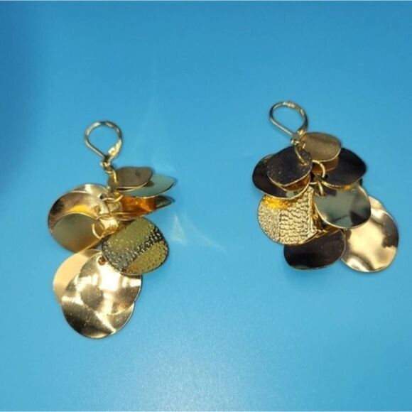 📦 Gold✨️ tone chandelier disk dangle earrings ✨️ - Picture 5 of 9